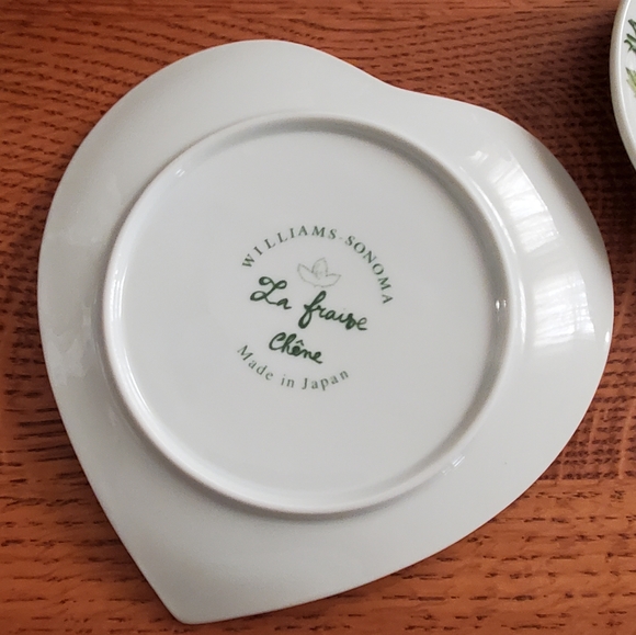 Williams-Sonoma La Fraise Chene Heart Shaped Side/Dessert Plates, set of 4 - Picture 6 of 7